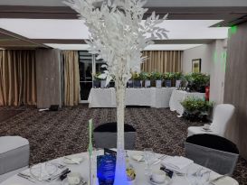 white table centrepieces helidon1